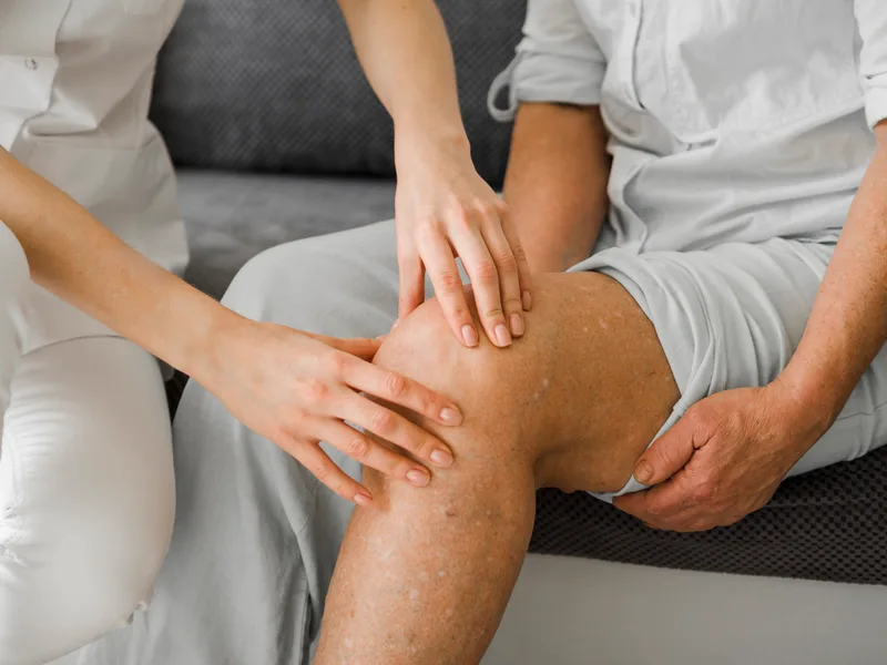 Chiropractic care for knee pain at Essential Life Chiropractic in Freehold